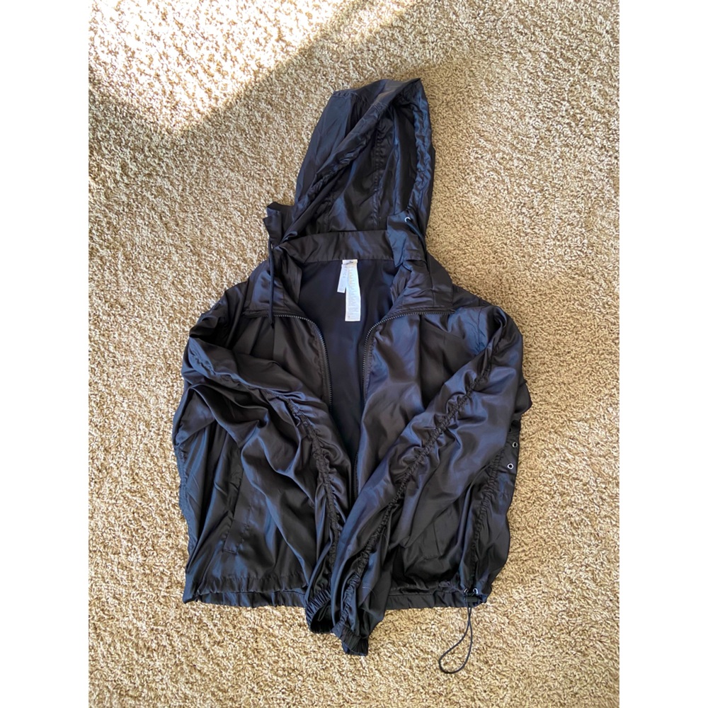 Fabletics Cropped Windbreaker/rain jacket